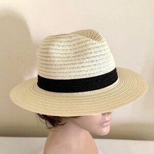 Nordstrom Size L XL Beige Straw Fedora Hat Black Ribbon Band Resortwear Beach